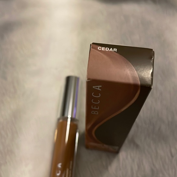 - Becca Ultimate Coverage Longwear Concealer - Picture 2 of 2